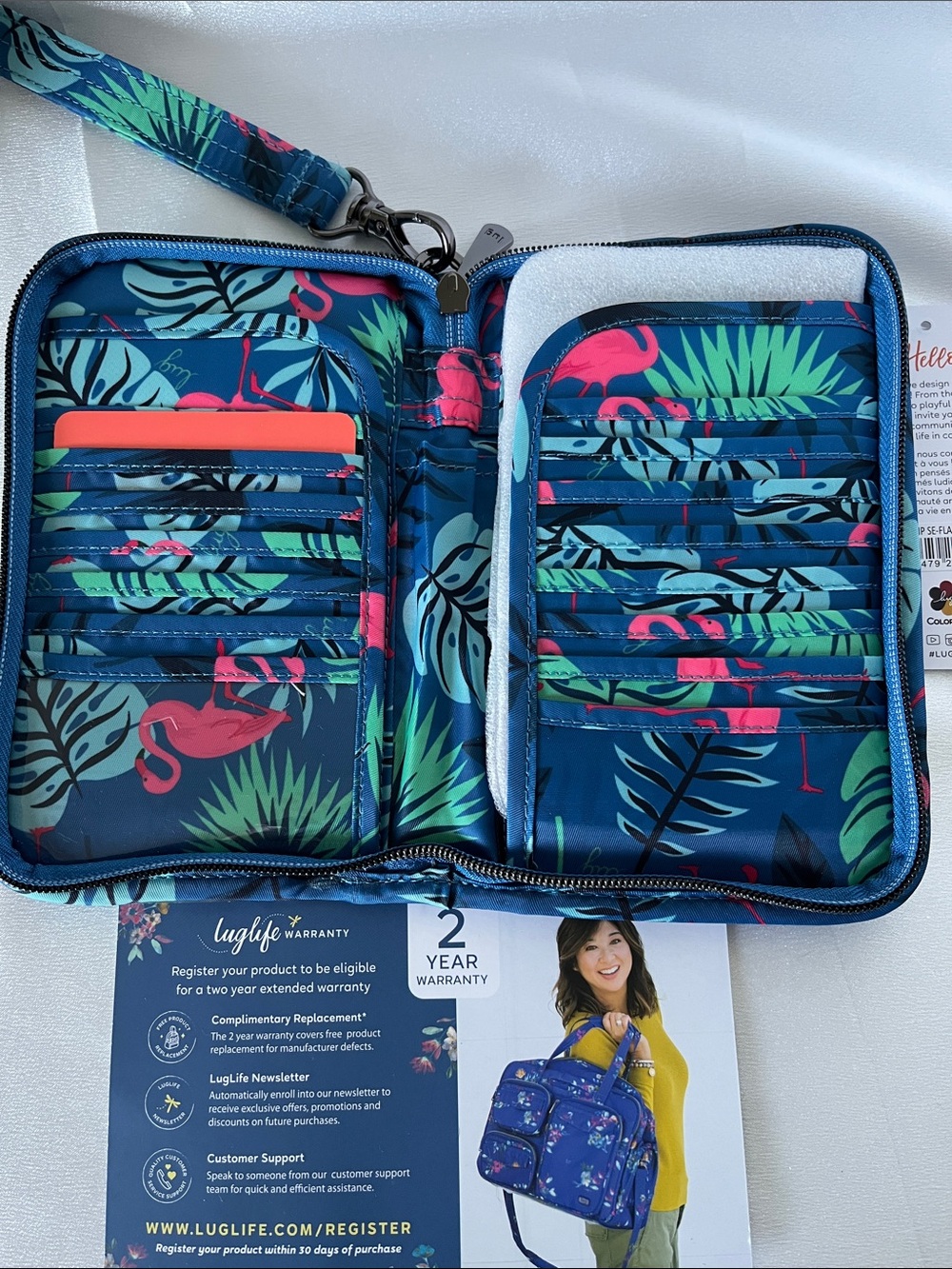 LUG - ** NWOT ** - Legacy Collection Tandem SE RFID Wallet in Flamingo Blue - Picture 4 of 7